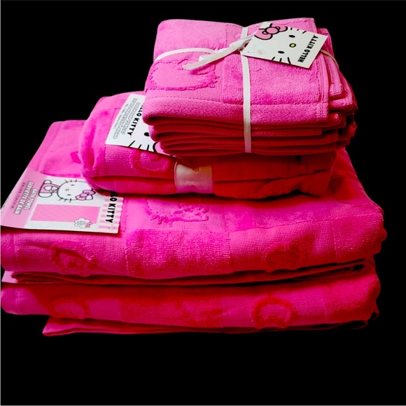 Hello Kitty 8 piece Bath Towel set: 2 bath towels, 2 hand towels, 4 wash cloths - Picture 1 of 9